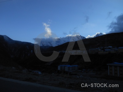 Altitude tibet friendship highway himalayan plateau.