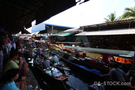 Asia building boat damnoen saduak market.