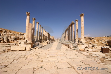 Block cardo maximus roman column historic.