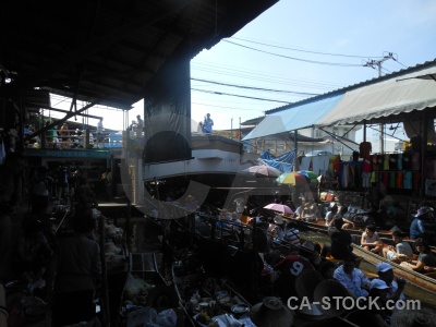 Building canal floating asia market.