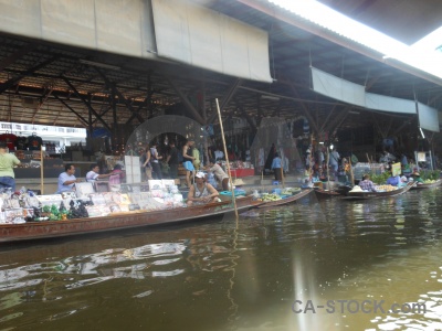 Building floating ton khem market canal.