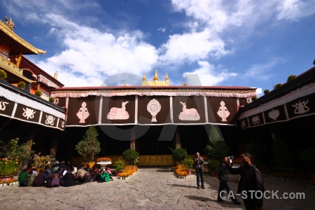 Building jokhang buddhist symbol lhasa.