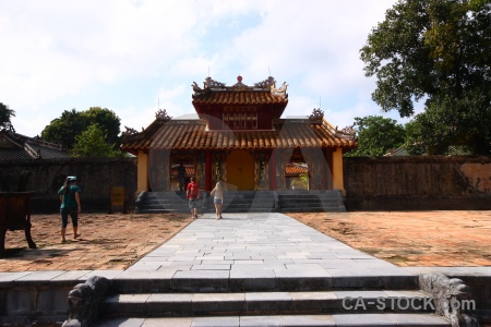 Building unesco pillar step tile.