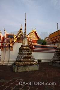 Building wat phra chettuphon wimon mangkhlaram ratchaworama gold sky pho.