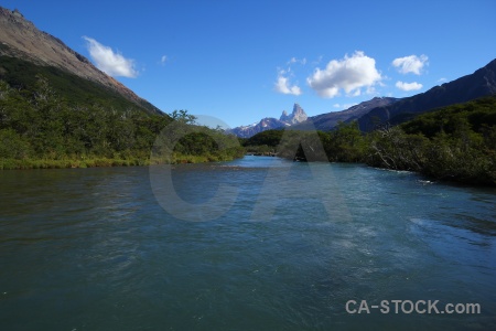 Cerro chalten tree vueltas river sky water.