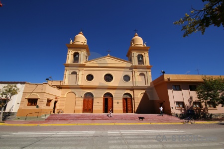 Church tree person step salta tour 2.