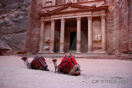 Column nabataeans western asia ancient tomb.