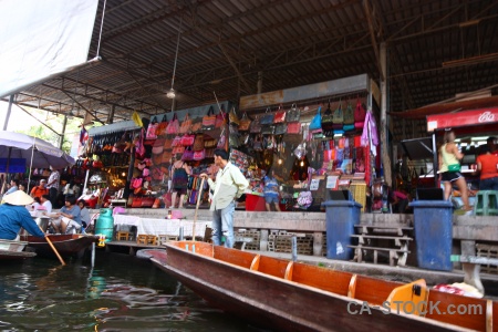 Damnoen saduak thailand canal floating market.