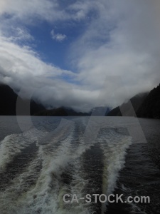 Doubtful sound south island fiordland new zealand wake.