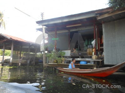 Floating water southeast asia damnoen saduak canal.