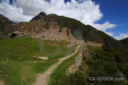 Inca willkaraqay ruin altitude grass.