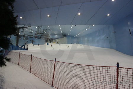 Inside snow ski skiing uae.