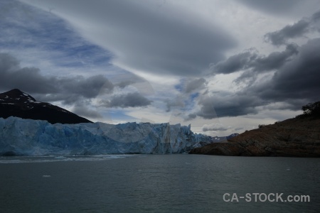 Lago argentino ice mountain water argentina.