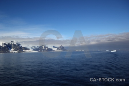 Landscape cloud sea snowcap mountain.