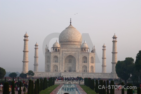 Minaret agra tower tomb pool.