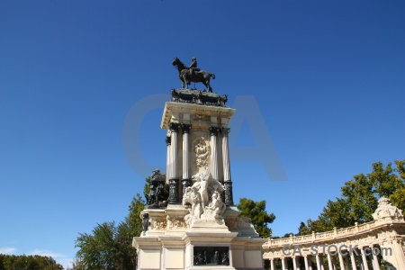 Monument parque del retiro tree sky europe.