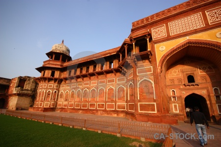 Mughal agra fort building grass archway.