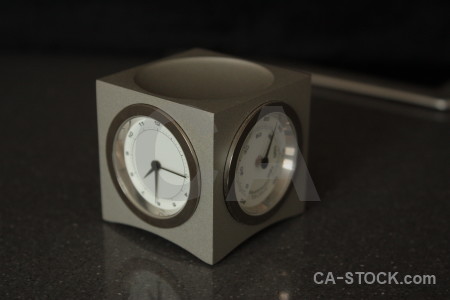 Object clock black.