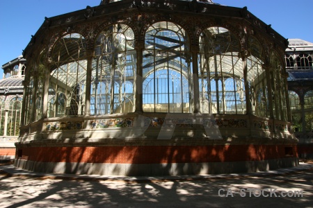 Parque del retiro sky glass building madrid.