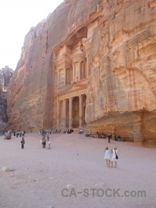 Pillar al khazneh person unesco rock.