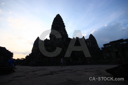 Preah pisnulok angkor wat unesco sunrise ruin.