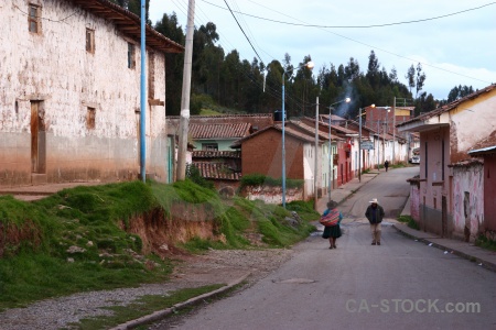 Road altitude tree chinchero sky.