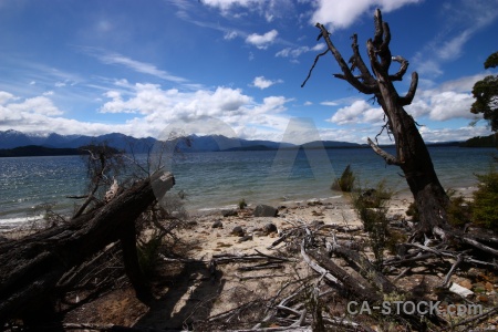 Sea mountain lake south island manapouri.