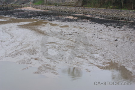 Sea water gray beach mud.