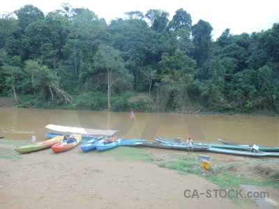 Sky southeast asia ban en nam khan boat.