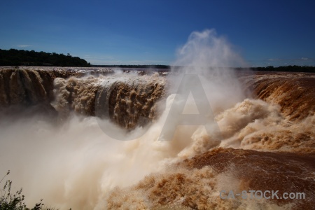 Sky spray garganta del diablo iguazu river falls.