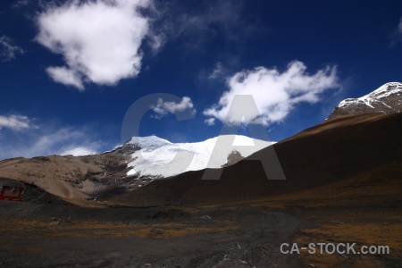 Snowcap pass arid tibet east asia.