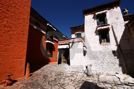 Tashilhunpo monastery china altitude xigatse himalayan.