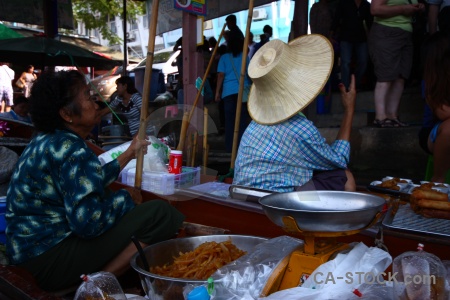 Thailand damnoen saduak building market water.