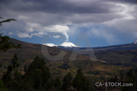 Tree altitude sabancaya smoke active.