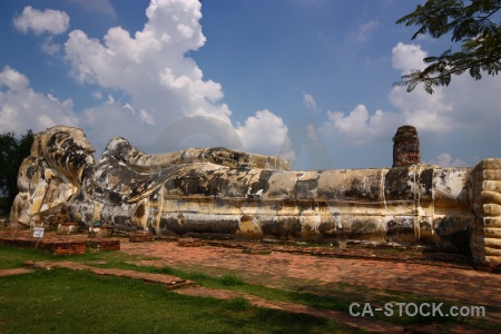 Wat lokayasutha wat lokkayasutharam asia sky tree.