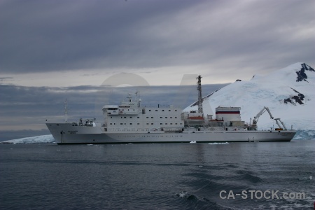 Water antarctic peninsula boat bellingshausen sea ioffe.