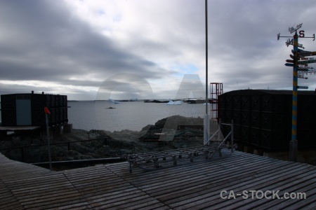 Wilhelm archipelago argentine islands sea building research station.